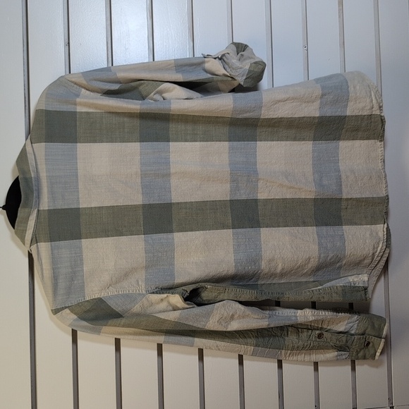 Patagonia Clean Color Button Down Shirt - Clean Mulberry Green Size M EUC - Picture 5 of 8